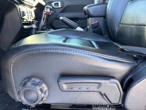 Used 2020 Jeep Wrangler Unlimited Sahara image 13