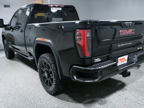 Used 2024 GMC Sierra 2500 AT4 w/ AT4 Premium Plus Package AWD/4WD image 10