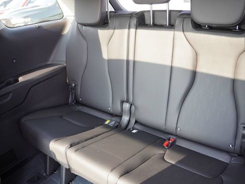 New 2027 Kia Carnival SX w/ Dark Edition Package FWD image 12