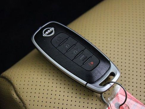 Certified 2023 Nissan Rogue Platinum AWD/4WD image 30