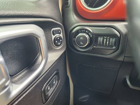 Used 2020 Jeep Gladiator Rubicon AWD/4WD image 25