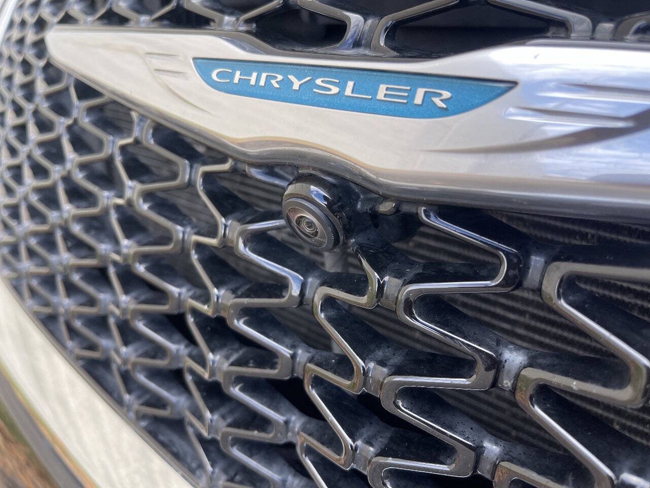 Used 2021 Chrysler Pacifica Touring-L FWD image 7