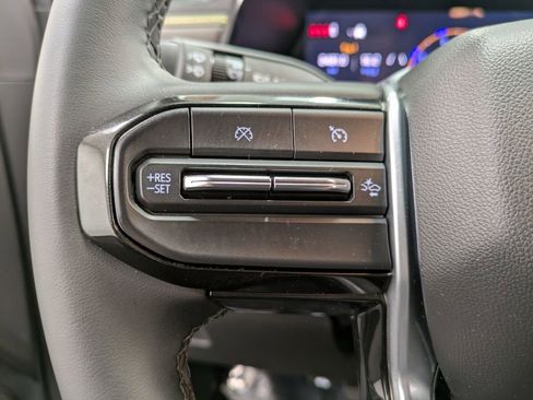 Used 2024 Chevrolet Colorado ZR2 w/ Technology Package AWD/4WD image 17