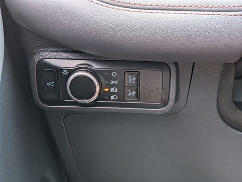 Used 2025 Ford Explorer Active RWD image 24