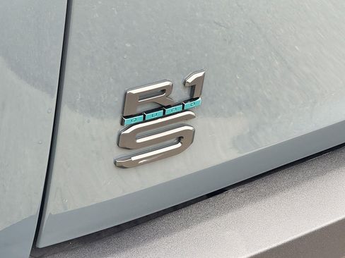 Used 2026 Rivian R1S Premium AWD/4WD image 30