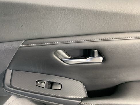 Used 2022 Nissan Sentra SV FWD image 40