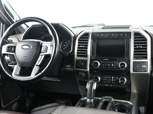 Used 2017 Ford F150 Platinum w/ Equipment Group 701A Luxury AWD/4WD image 8