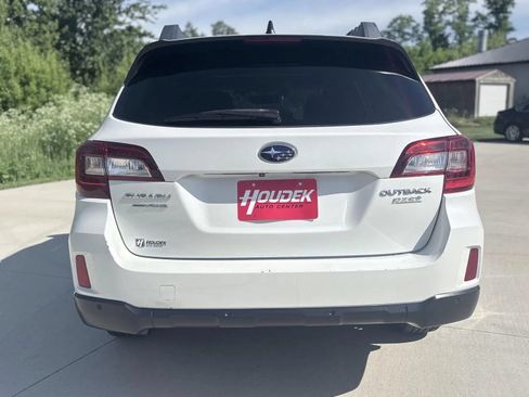 Used 2017 Subaru Outback 2.5i Limited AWD/4WD image 5