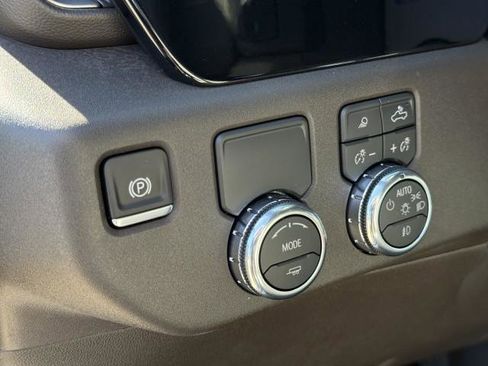 New 2026 GMC Sierra 1500 SLT image 20