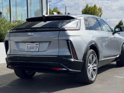 Certified 2024 Cadillac Lyriq Luxury AWD/4WD image 7
