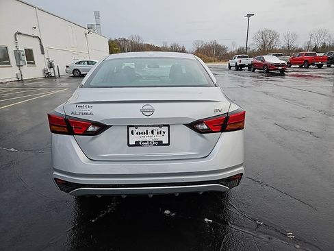 Used 2024 Nissan Altima 2.5 SV FWD image 4