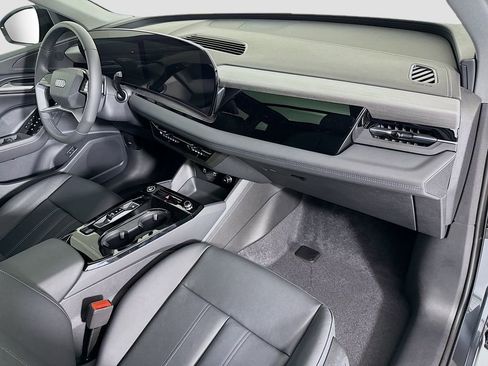 Used 2025 Audi Q6 e-tron Premium image 20