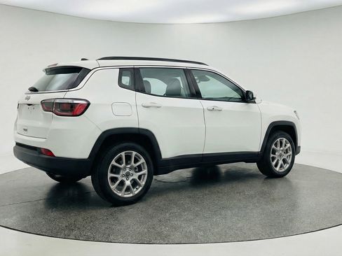 Used 2025 Jeep Compass Limited AWD/4WD image 9
