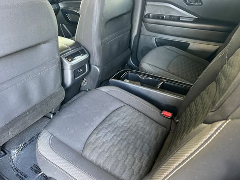 Used 2024 Nissan Pathfinder SV w/ SV Premium Package FWD image 11