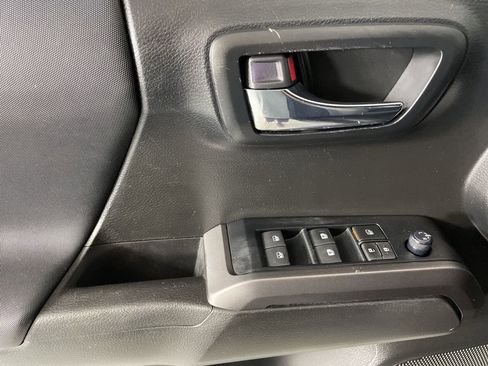 Used 2021 Toyota Tacoma TRD Off-Road image 18