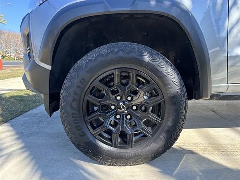 Used 2024 Chevrolet Colorado Trail Boss image 4