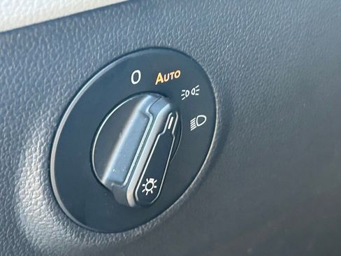 Used 2023 Volkswagen Taos SE image 50