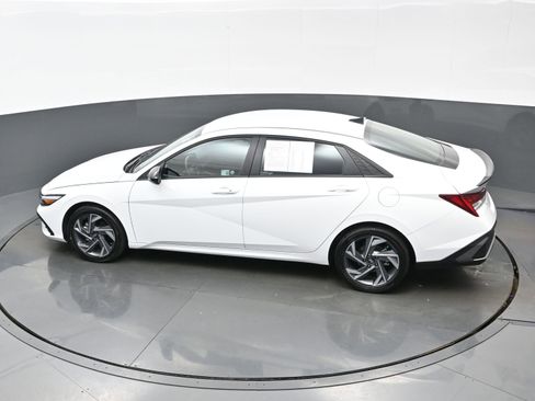 Certified 2025 Hyundai Elantra SEL image 34