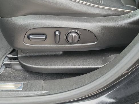Used 2019 GMC Acadia Denali w/ Technology Package FWD image 16