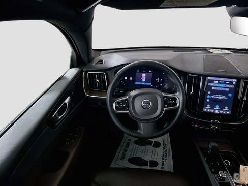 Certified 2024 Volvo XC60 B5 Plus AWD/4WD image 25