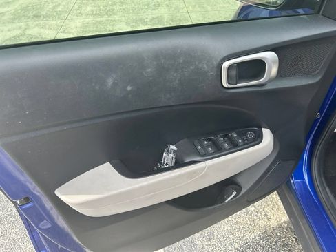 Used 2024 Hyundai Venue SEL FWD image 16