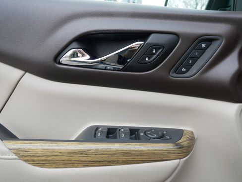 Used 2017 GMC Acadia Denali w/ Technology Package image 9