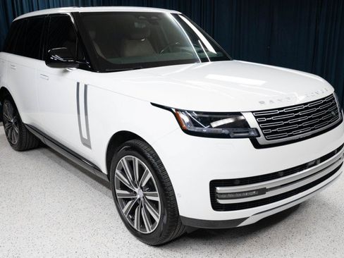 Used 2025 Land Rover Range Rover Autobiography AWD/4WD image 3