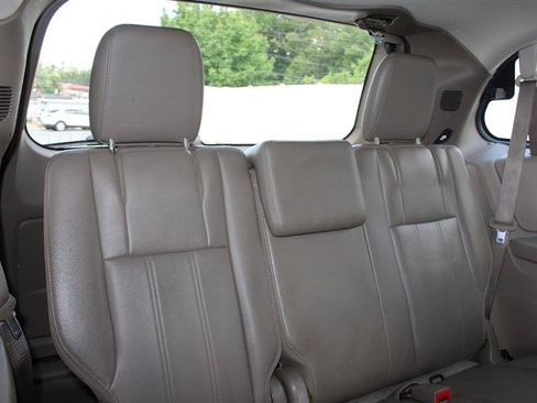Used 2013 Chrysler Town & Country Touring FWD image 13