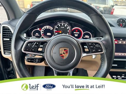 Used 2023 Porsche Cayenne image 15