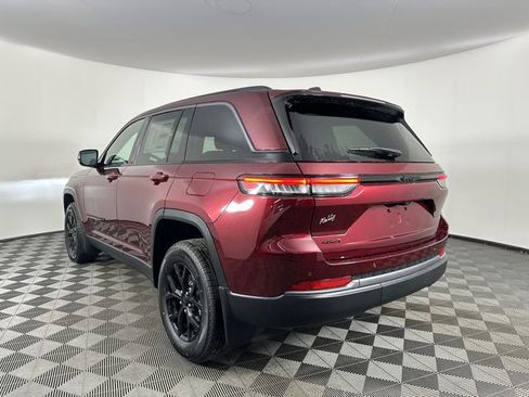 New 2026 Jeep Grand Cherokee Laredo image 4