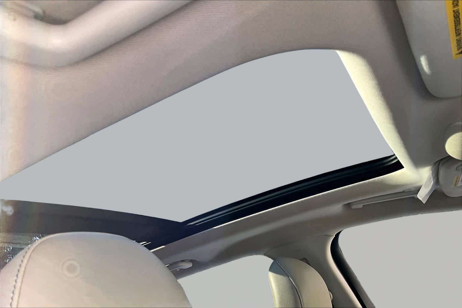 Used 2019 Ford Edge Titanium w/ Equipment Group 301A FWD image 14