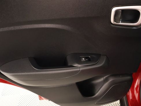Used 2025 Hyundai Venue SEL FWD image 16