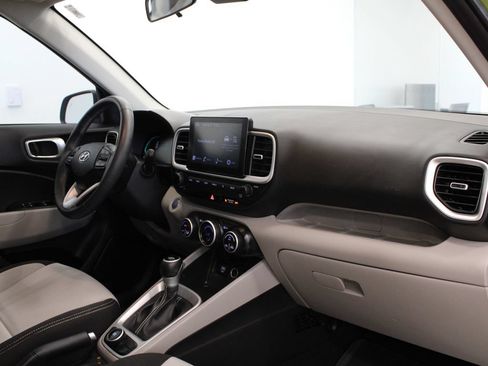Used 2024 Hyundai Venue SEL FWD image 15