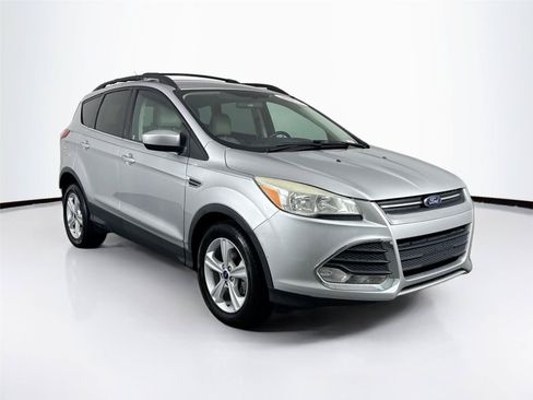 Used 2014 Ford Escape SE w/ Equipment Group 201A FWD image 9