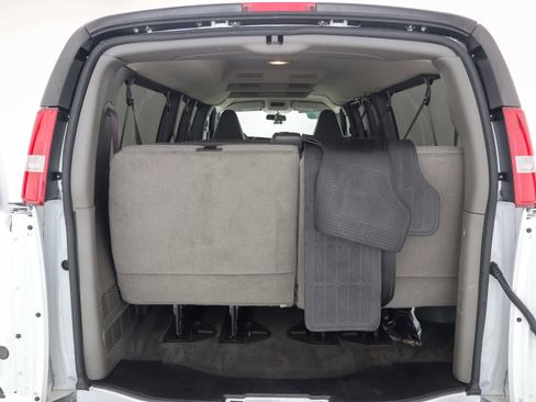 Used 2018 Chevrolet Express 3500 LT w/ LT Preferred Equipment Group RWD image 11