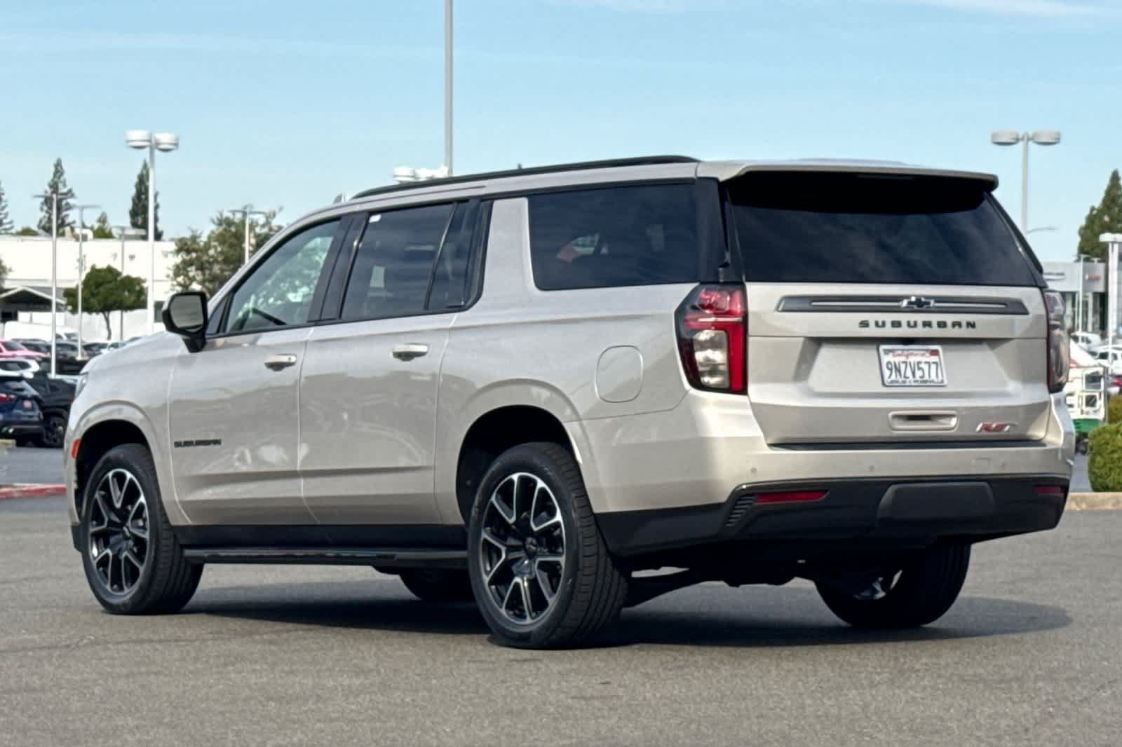 Used 2021 Chevrolet Suburban RST AWD/4WD image 7