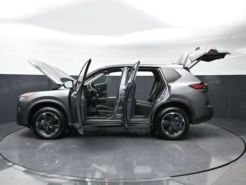 Used 2024 Nissan Rogue SV image 42