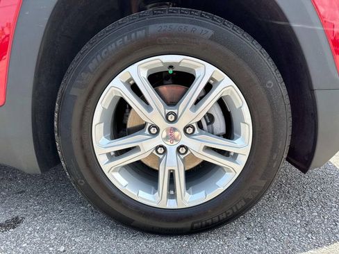 Used 2022 GMC Terrain SLE w/ Driver Convenience Package image 4