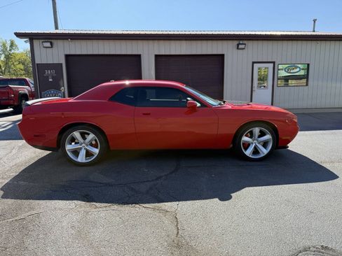 Used 2009 Dodge Challenger SRT8 w/ SRT Option Group II RWD image 5