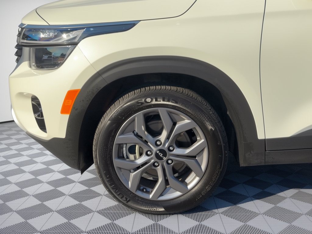 Used 2024 Kia Seltos S AWD/4WD image 17