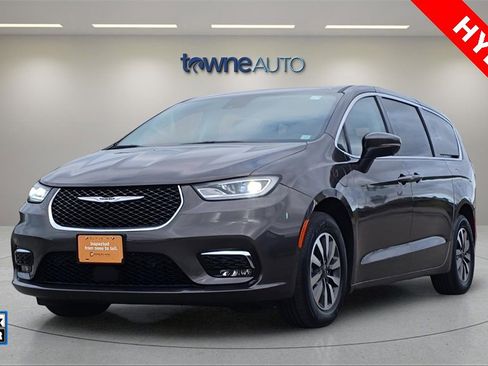 Used 2023 Chrysler Pacifica Touring-L image 1