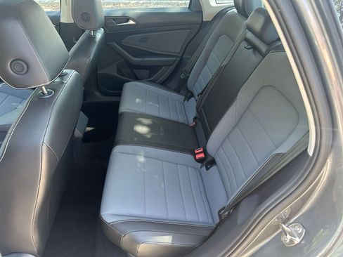 Used 2025 Volkswagen Jetta SE image 31