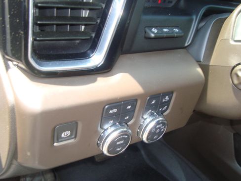 Used 2024 GMC Sierra 1500 Denali w/ Technology Package image 34