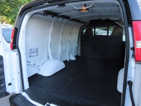 Used 2012 Chevrolet Express 2500 RWD image 14