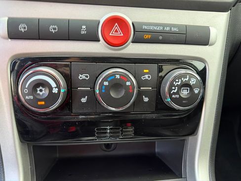 Used 2014 Chevrolet Captiva Sport LT w/ Convenience Package FWD image 24