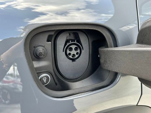 Used 2025 Porsche Macan 4 Electric image 43