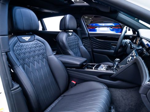 Used 2021 Bentley Flying Spur V8 AWD/4WD image 25