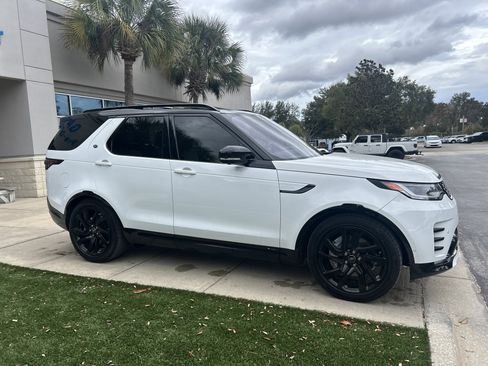 Used 2022 Land Rover Discovery S R-Dynamic image 2