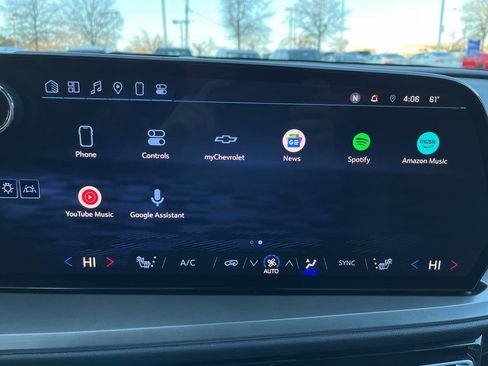 Used 2025 Chevrolet Traverse LT image 19