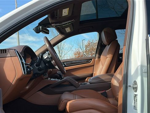 Used 2023 Porsche Cayenne image 9